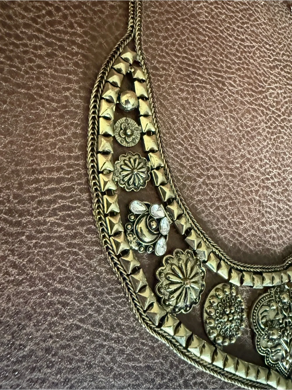 N/A elegant gold